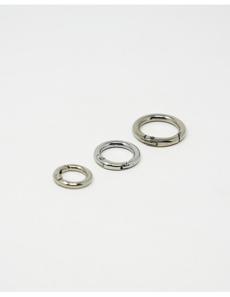 Gancio ad anello per borse
