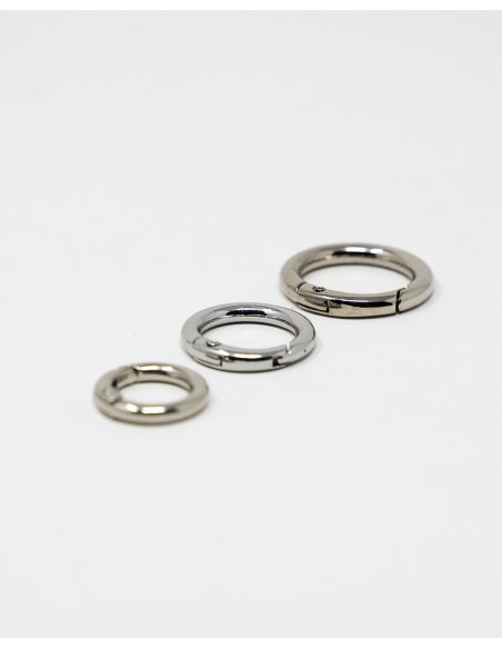 Gancio ad anello per borse